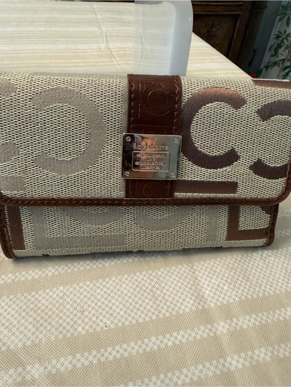 Liz Claiborne Canvas Continental Wallet in Brown/Tan
